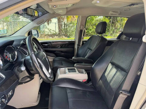 2014 Chrysler Town and Country Touring