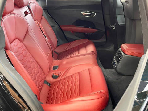 2024 Audi e-tron GT quattro Premium Plus