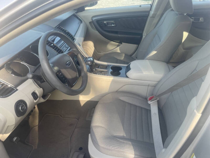 2010 Ford Taurus SE