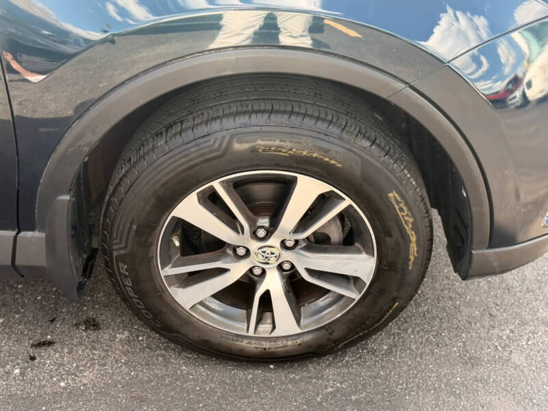 2017 Toyota RAV4 XLE