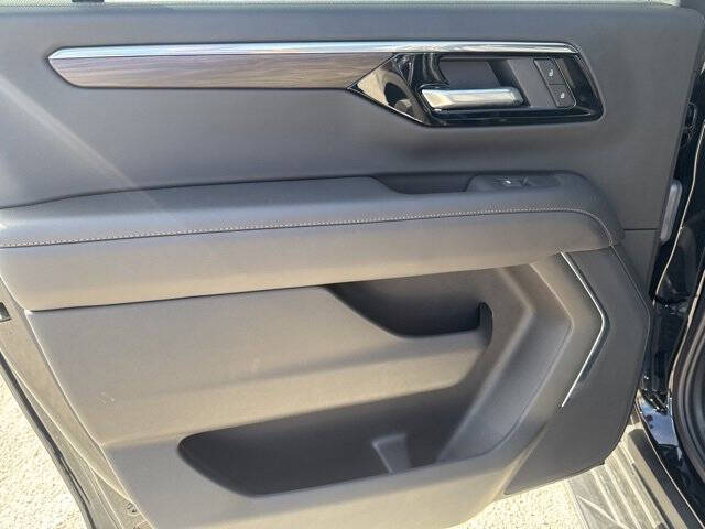 2025 Chevrolet Suburban LS