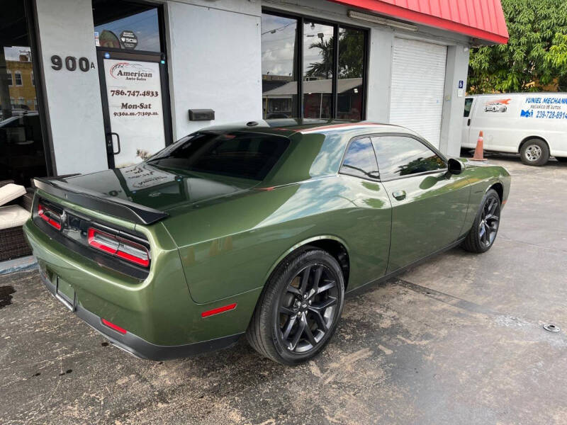 2021 Dodge Challenger SXT photo 2