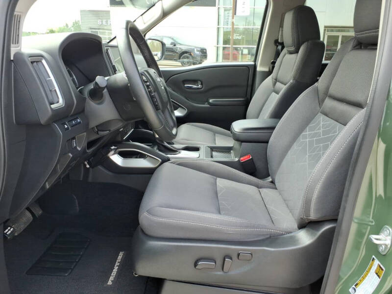 2025 Nissan Frontier SV