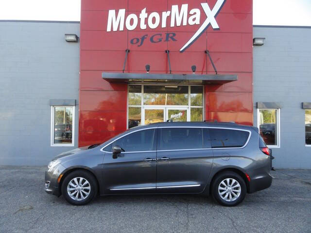 2017 Chrysler Pacifica Touring-L