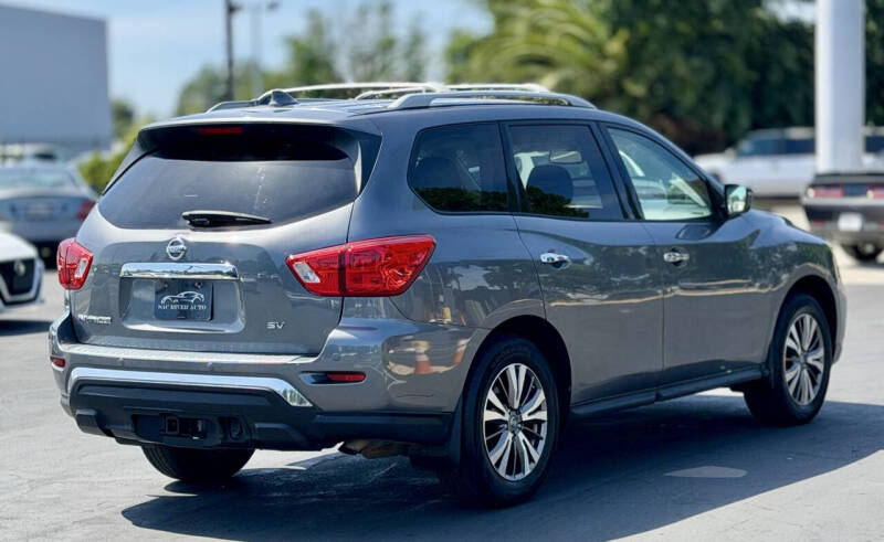 2019 Nissan Pathfinder SV