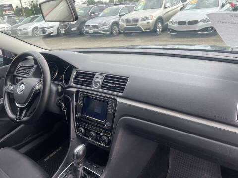 2017 Volkswagen Passat 1.8T R-Line