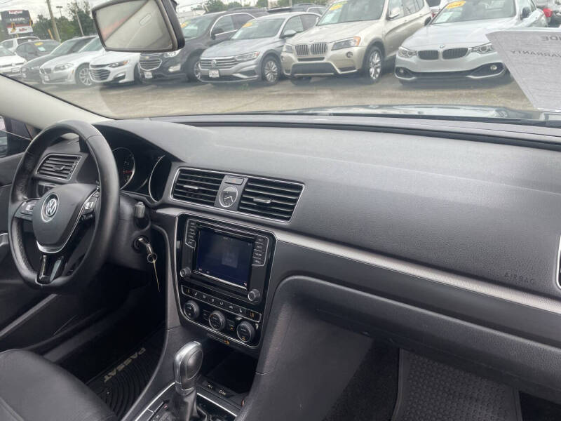 2017 Volkswagen Passat 1.8T R-Line