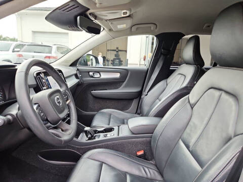 2022 Volvo XC40 T5 Momentum