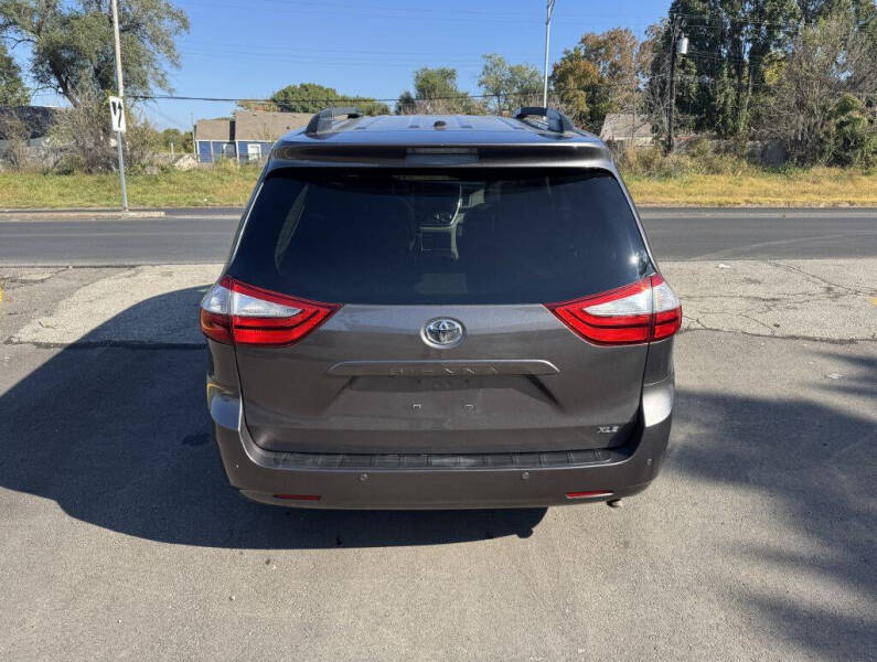 2016 Toyota Sienna
