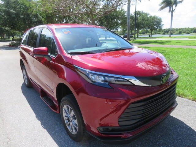 2026 Toyota Sienna LE 8-Passenger