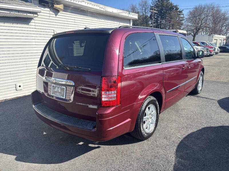 2009 Chrysler Town and Country Touring