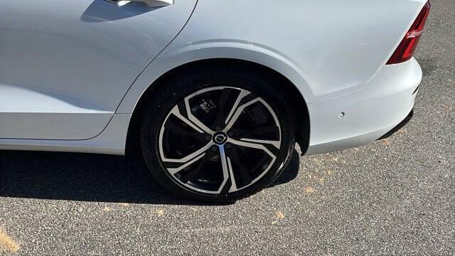 2024 Volvo S60 B5 Plus Dark Theme