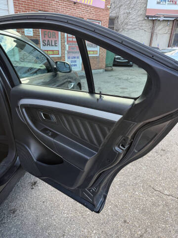 2018 Ford Taurus SEL