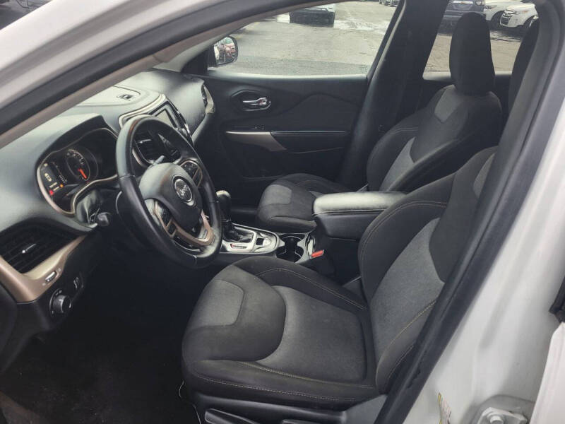 2017 Jeep Cherokee Sport