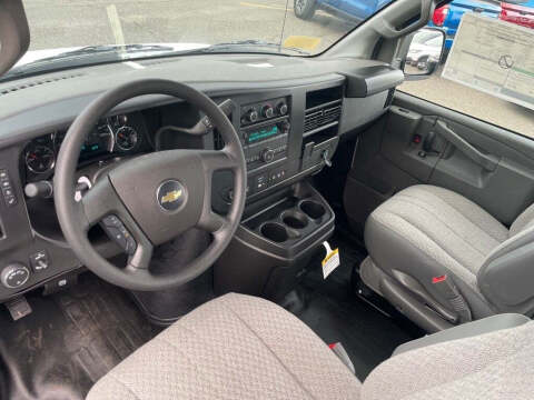 2025 Chevrolet Express 3500