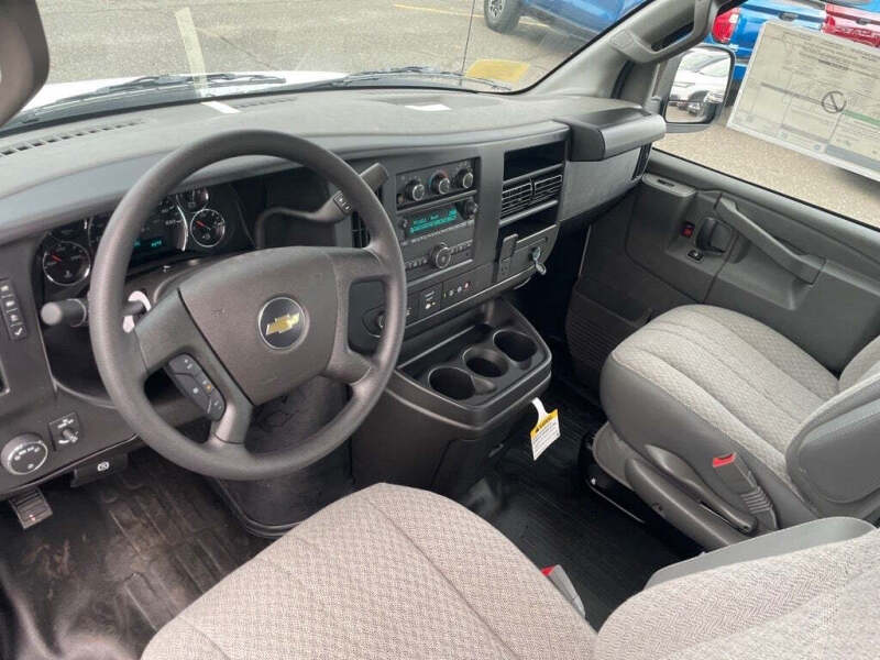 2025 Chevrolet Express 3500