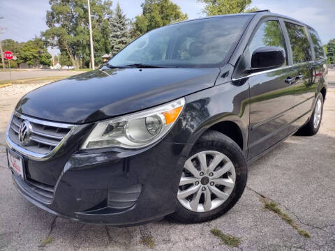 2012 Volkswagen Routan for sale at Car Castle in Zion IL