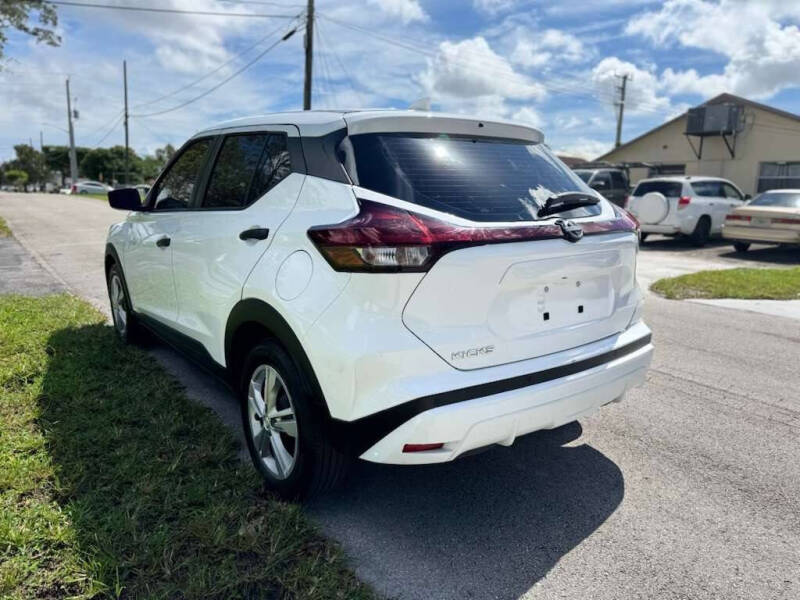 2022 Nissan Kicks S