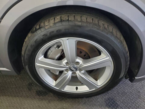 2019 Audi e-tron quattro Prestige