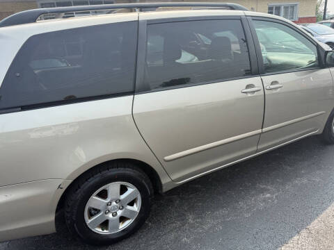 2010 Toyota Sienna LE 7-Passenger