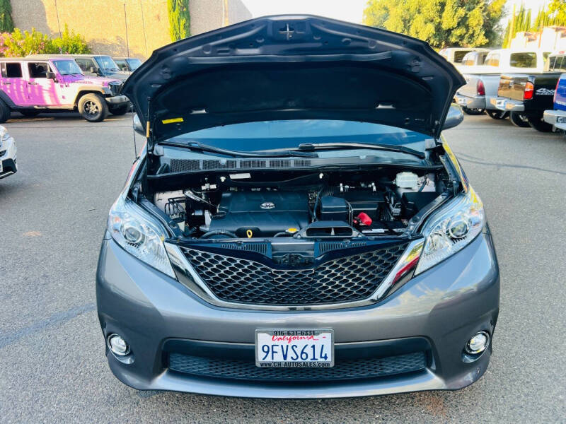 2014 Toyota Sienna SE 8-Passenger