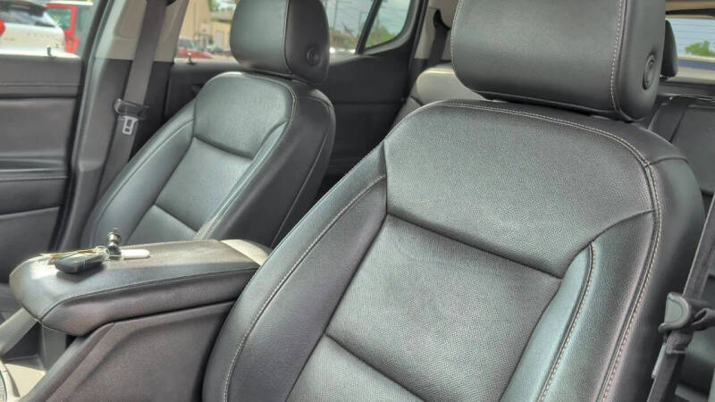 2023 GMC Acadia SLT