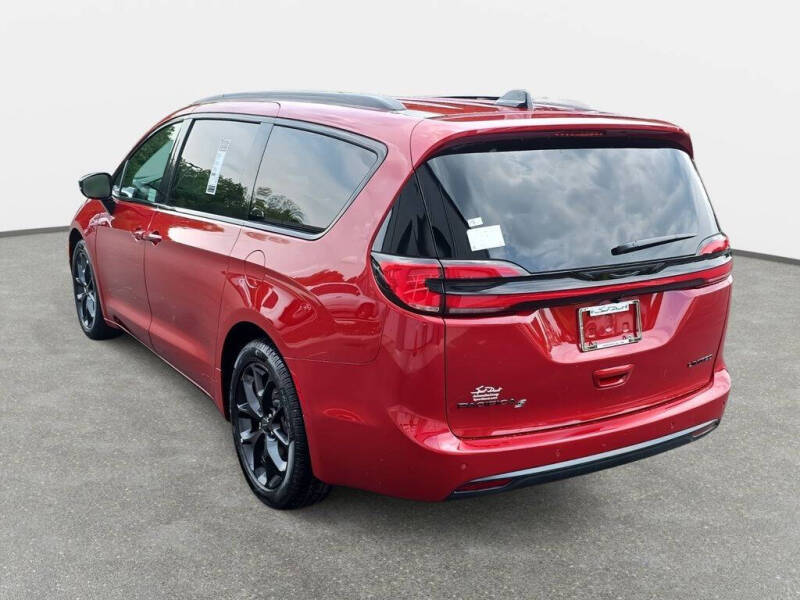 2027 Chrysler Pacifica Limited