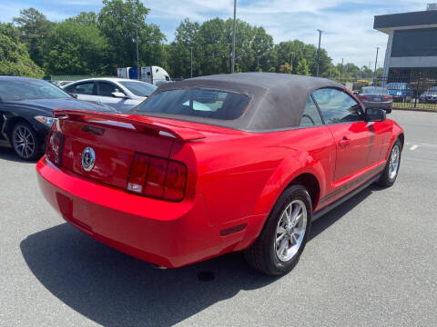 2005 Ford Mustang V6 Deluxe
