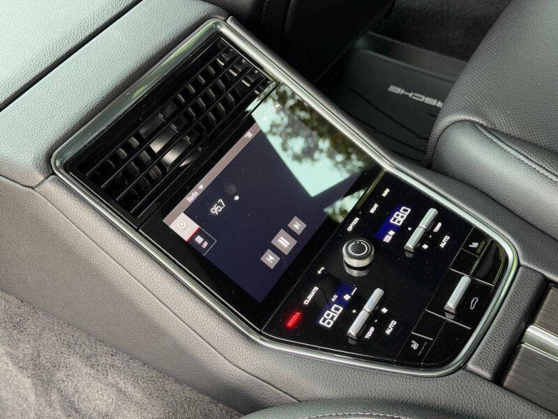 2023 Porsche Panamera Platinum Edition