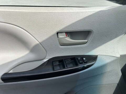 2013 Toyota Sienna L 7-Passenger