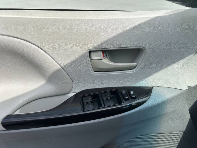 2013 Toyota Sienna L 7-Passenger