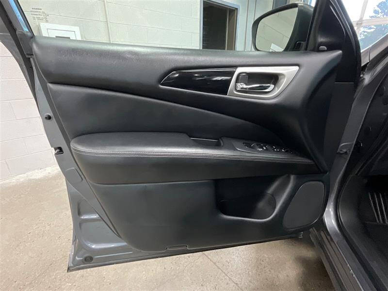 2020 Nissan Pathfinder SV