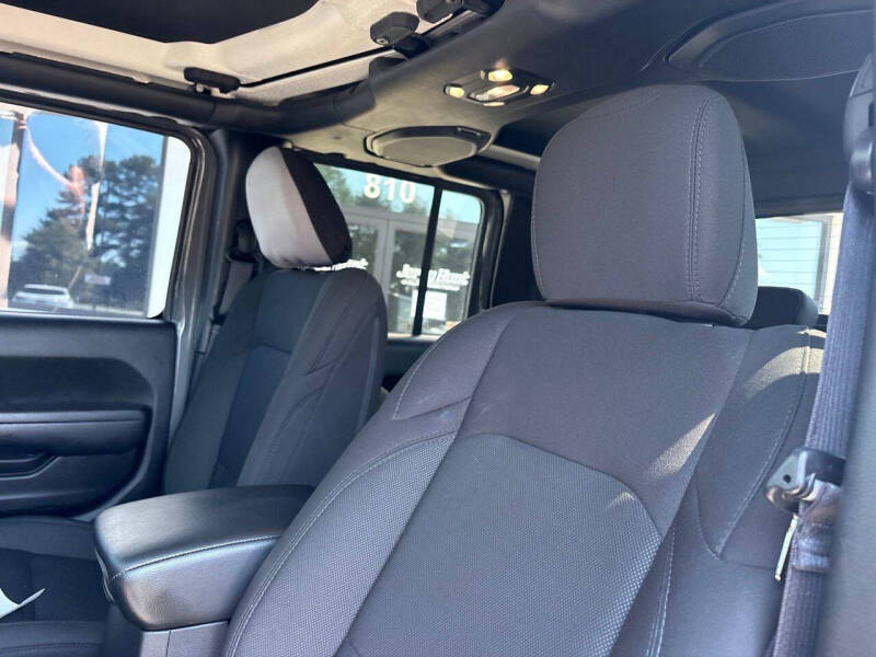 2022 Jeep Gladiator Sport