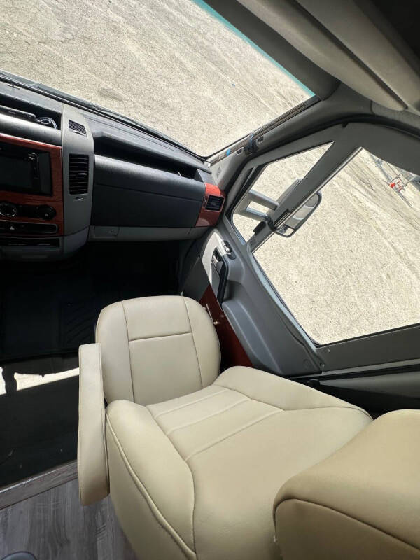 2010 Itasca NAVION 24A