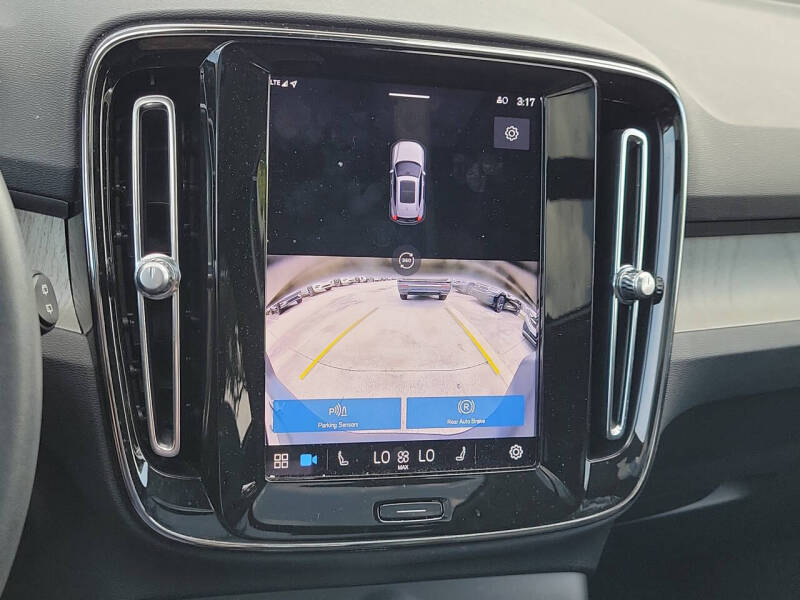 2024 Volvo XC40 B5 Plus Bright Theme