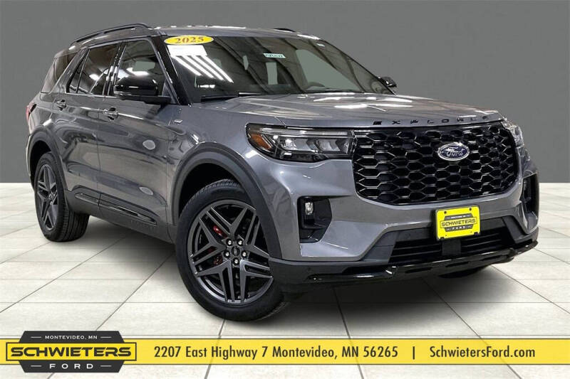 2025 Ford Explorer ST-LINE's photo