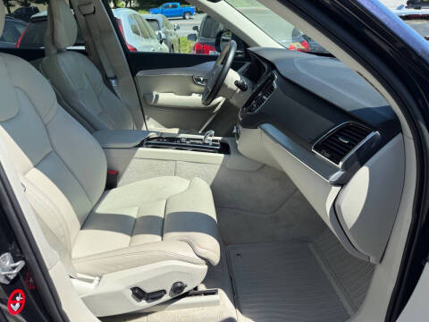 2016 Volvo XC90 T8 eAWD Momentum