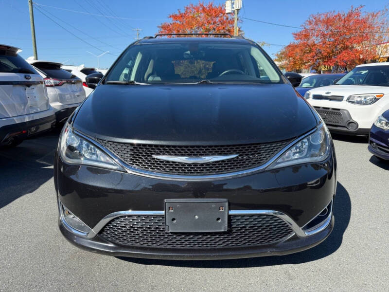 2017 Chrysler Pacifica Touring-L