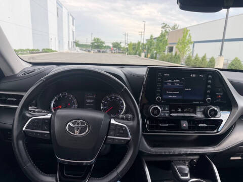 2021 Toyota Highlander LE
