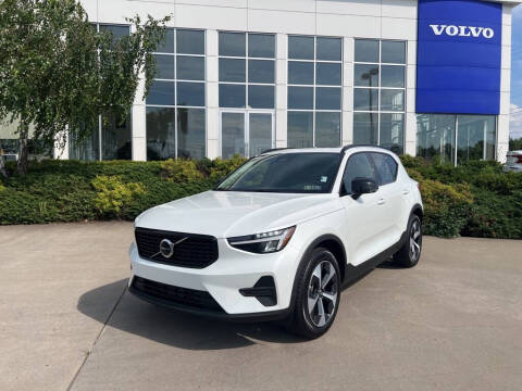 2026 Volvo XC40 B5 Core