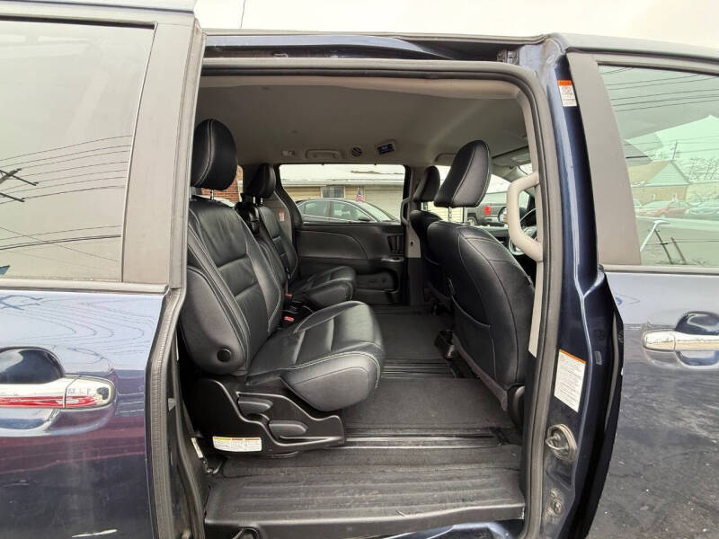 2018 Toyota Sienna SE 8-Passenger