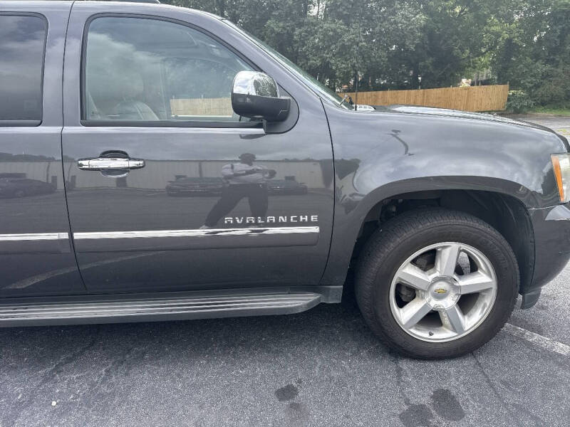 2011 Chevrolet Avalanche LTZ
