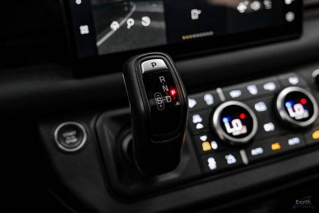 2024 Land Rover Defender 130 P400 X-Dynamic SE