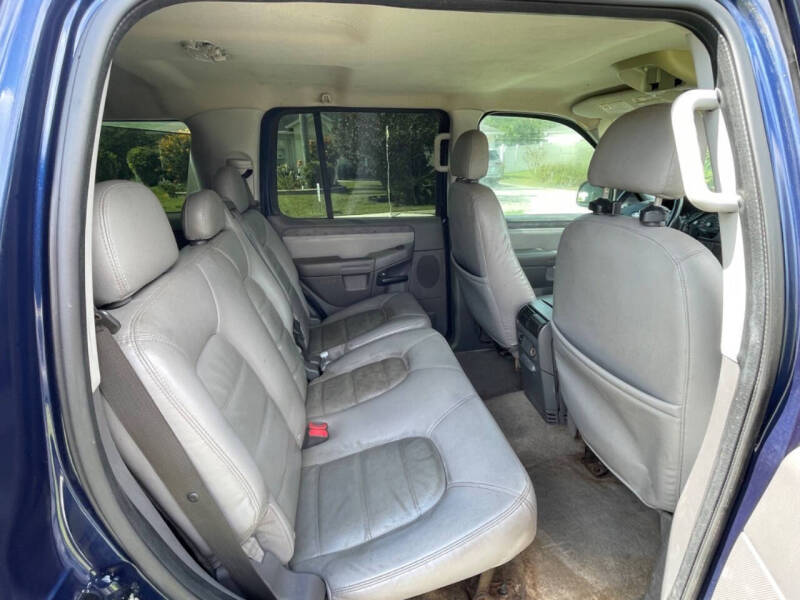 2004 Ford Explorer XLT