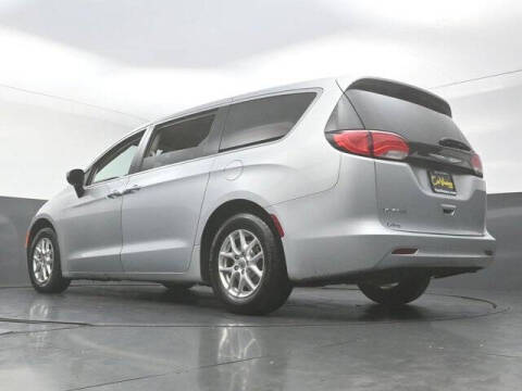 2022 Chrysler Voyager LX