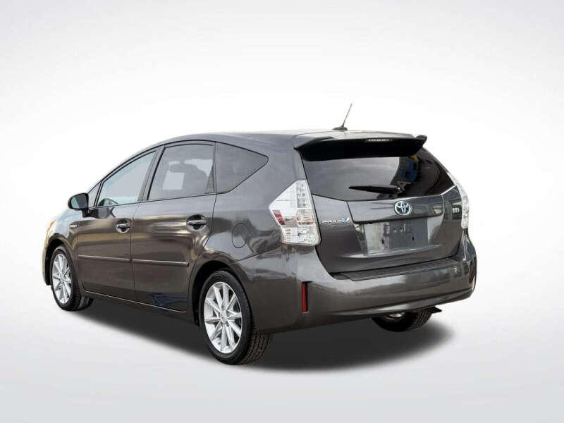2012 Toyota Prius v Five