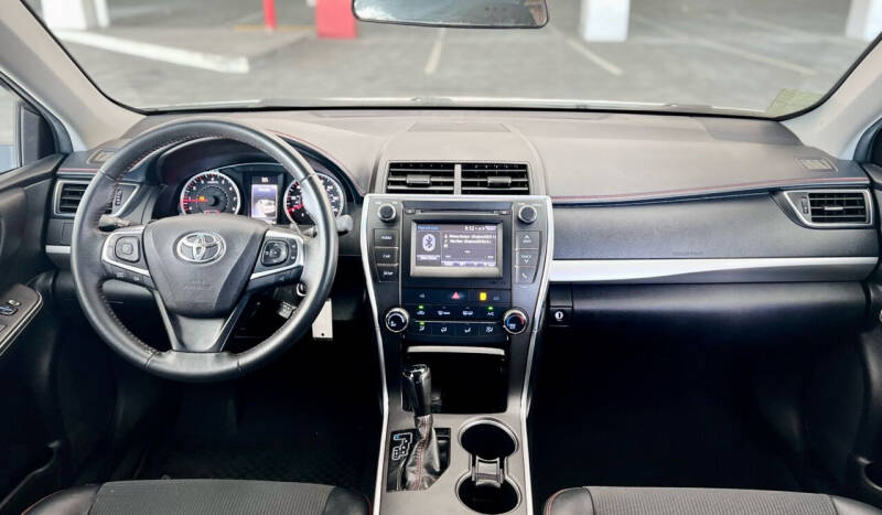 2017 Toyota Camry SE