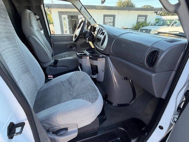 2003 Ford E-Series E-450 SD