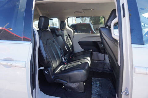 2017 Chrysler Pacifica Touring-L Plus