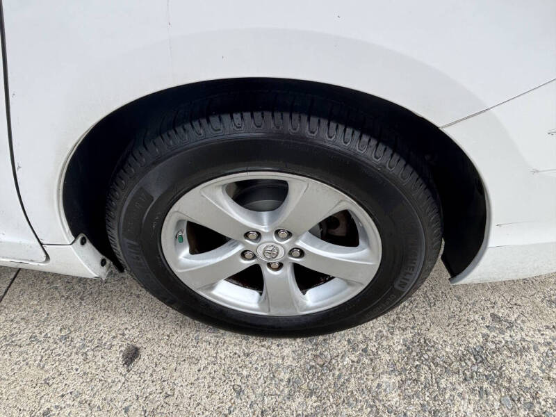 2011 Toyota Sienna LE 8-Passenger